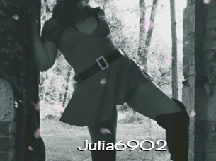 Julia6902