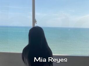 Mia_Reyes